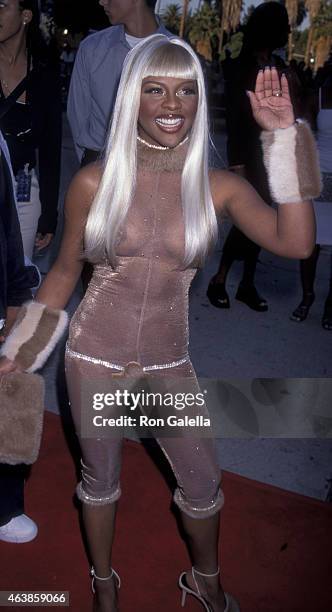 Lil Kim attends The Source Hip Hop Music Awards on August 18, 1999 at the Pantages Theater in Los Angeles, California.