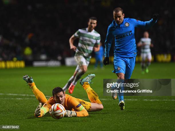 Goalkeeper Craig Gordon of Celtic fails to hold the ball allowing Rodrigo Palacio of Inter Milan to score their third goal during the UEFA Europa...