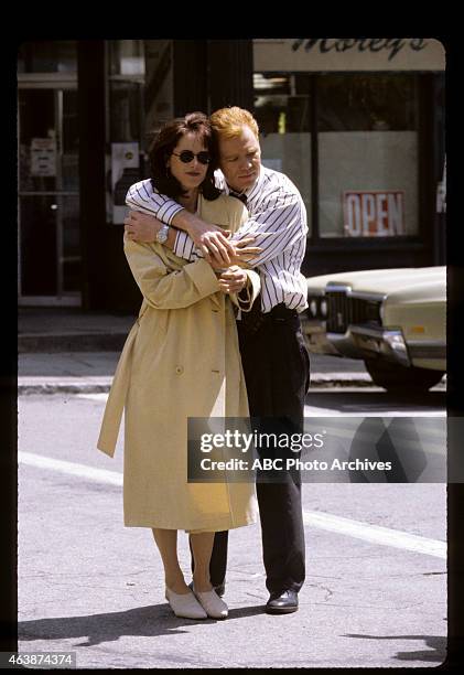 Rockin' Robin" - Airdate: May 17, 1994. DEBRAH FARENTINO;DAVID CARUSO