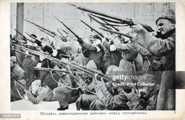 Revolutionaries armed with rifles, Russian Revolution, October 1917.