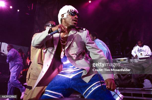 Big Boi and Andre 3000 of Outkast perform during the Area One Tour at Shoreline Amphitheatre on July 31, 2001 in Mountain View California.