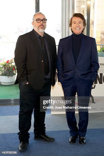 Raphael and Alex de la Iglesia attend 'Mi Gran Noche' photocall Club Financiero Genova on February 20, 2015 in Madrid, Spain.