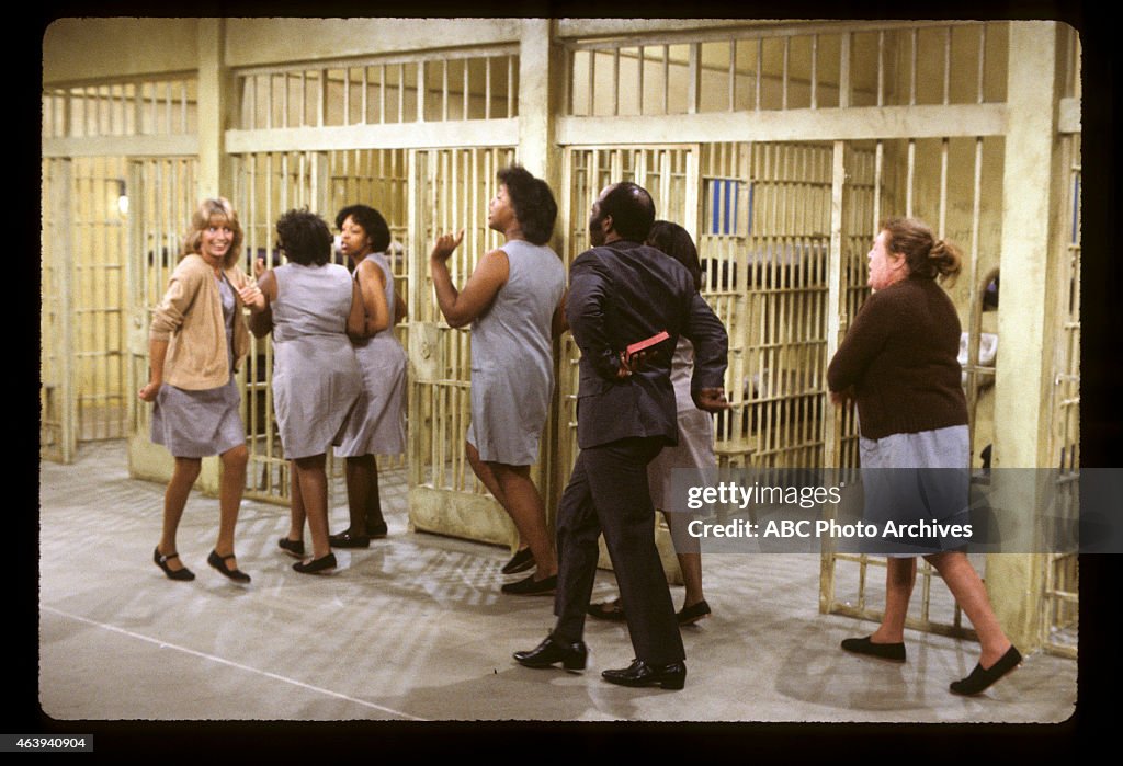 PENNY MARSHALL;EXTRAS;ERNIE BANKS;ANNE RAMSEY