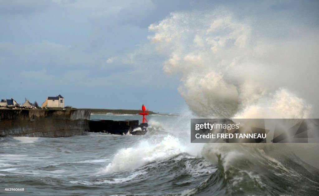 FRANCE-WEATHER-HIGH-TIDE