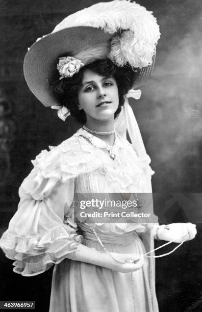 Dora Barton , English actress, 1900s.