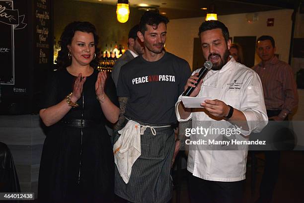Debi Mazar, Gabriele Corcos and Fabio Viviani speak at the Tuscan Trio Dinner hosted by Fabio Viviani, Debi Mazar and Gabriele Corcos during the 2015...