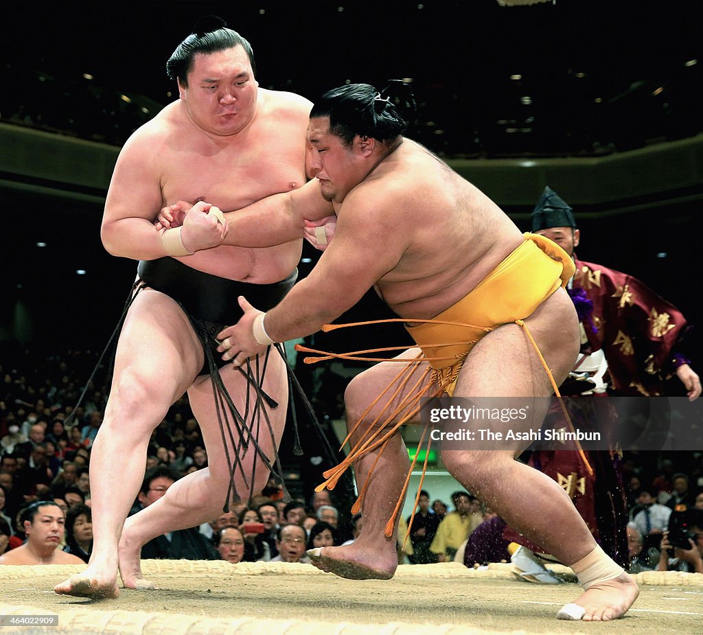 Grand Sumo New Year Tournament - Day Eight