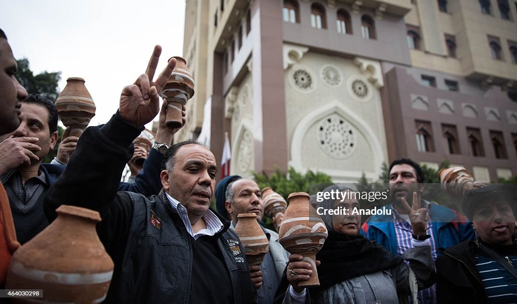 Egyptians hold demonstration outside Qatari Embassy in Cairo