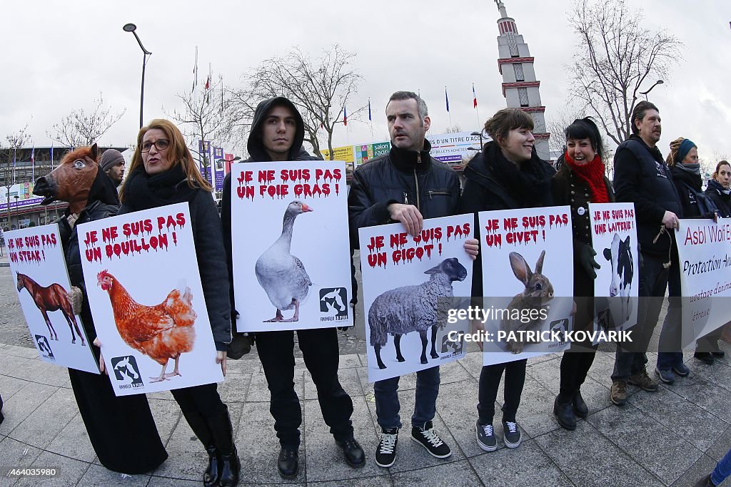 FRANCE-AGRICULTURE-FAIR-ANIMALS-PROTEST-DEMO