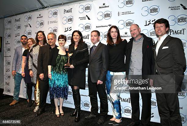 Dirk Wilutzky , Mathilde Bonnefoy , Laura Poitras , Glenn Greenwald and the cast and crew of "Citizenfour" pose in the press room with the award for...
