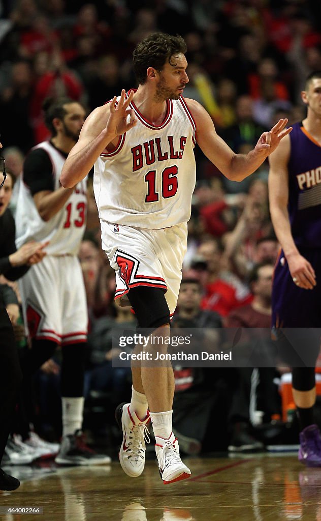 Phoenix Suns v Chicago Bulls