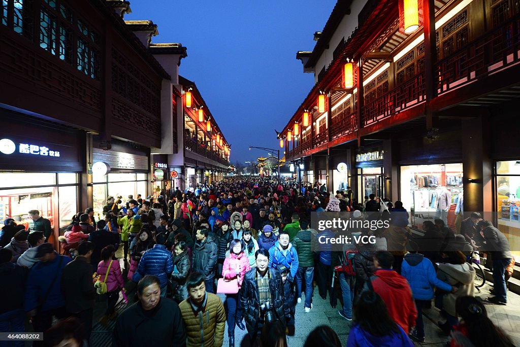 Tourists Visit Confucius Temple During Spring Festival