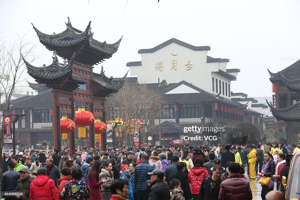 Tourists Visit Confucius Temple During Spring Festival