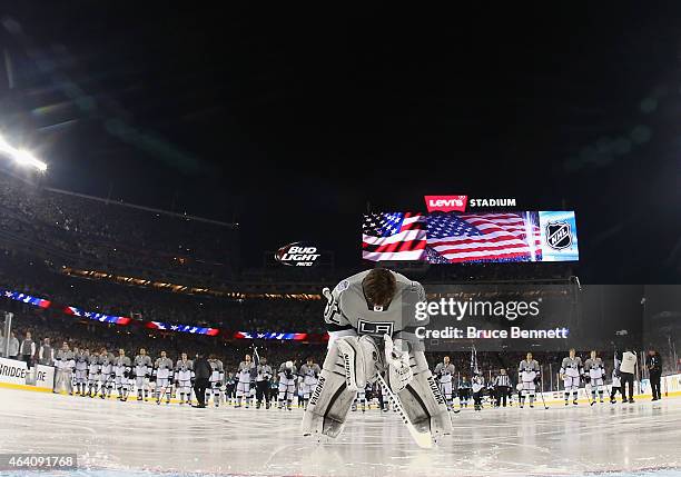 Jonathan Quick of the Los Angeles Kings prepares to play against the Los Angeles Kings during the 2015 Coors Light NHL Stadium Series game at Levi's...