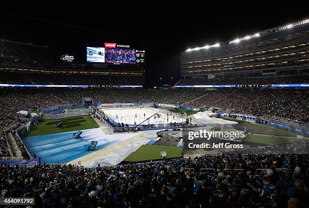 An elevated general view of game action in the third period is seen during the 2015 Coors Light NHL Stadium Series game between the Los Angeles Kings...