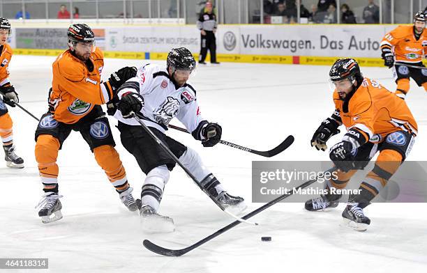 Brent Aubin, Jason Jaspers of the Thomas Sabo Ice Tigers Nuernberg and Nick Schaus of the Grizzly Adams Wolfsburg during the game between Grizzly...