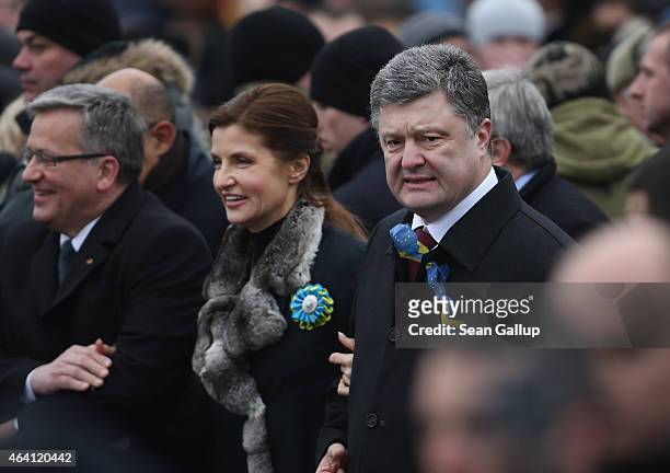 Ukrainian President Petro Poroshenko , his wife Maryna and Polish President Bronislaw Komorowski participate in the "March of Diginity" prior to...
