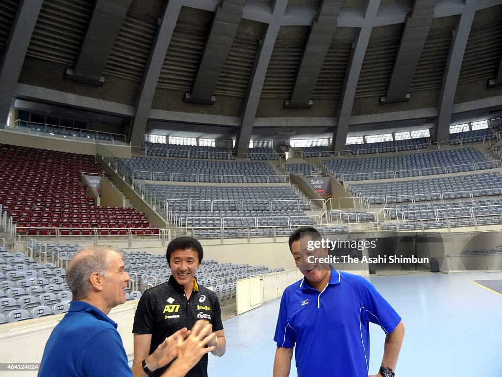 Japanese Volleyball National Coaches Inspect Olympic Venue