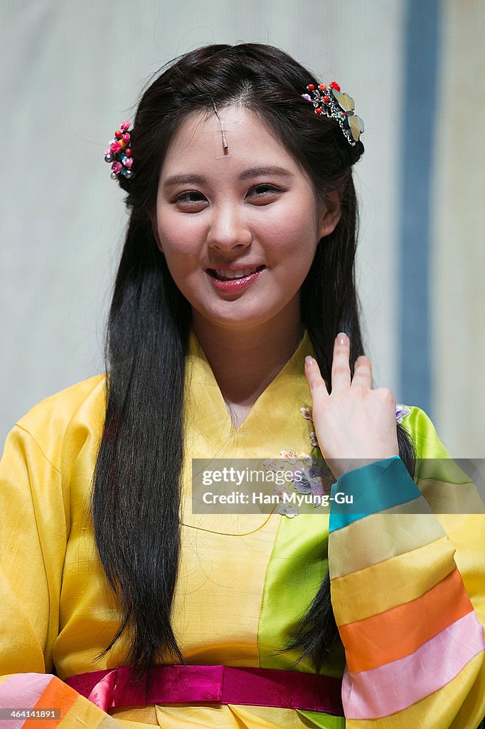 Musical "Moon Embracing The Sun" Press Call