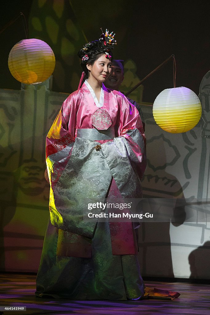 Musical "Moon Embracing The Sun" Press Call