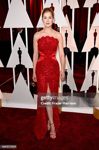 Actress Rosamund Pike attends the 87th Annual Academy Awards at Hollywood & Highland Center on February 22, 2015 in Hollywood, California.