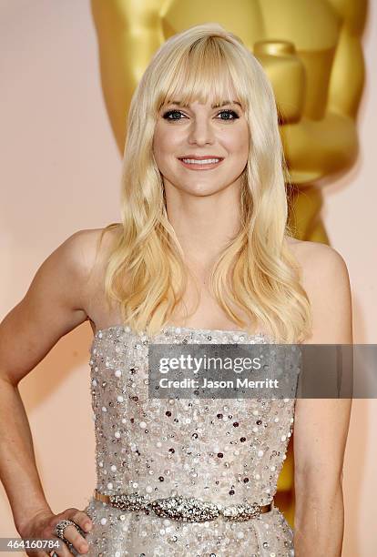 Actress Anna Faris attends the 87th Annual Academy Awards at Hollywood & Highland Center on February 22, 2015 in Hollywood, California.