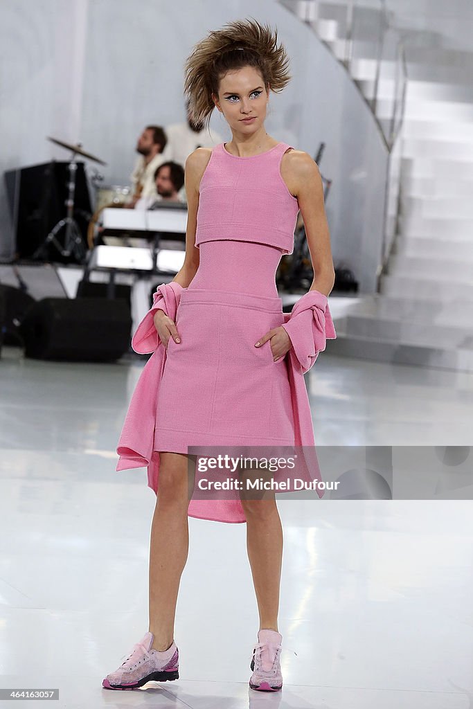 Chanel : Runway - Paris Fashion Week - Haute Couture S/S 2014