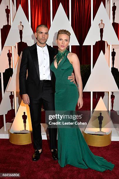 Actress Scarlett Johansson and husband Romain Dauriac attend the 87th Annual Academy Awards at Hollywood & Highland Center on February 22, 2015 in...