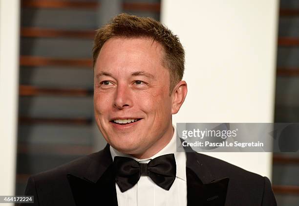 Of Tesla and Space X Elon Musk attends the 2015 Vanity Fair Oscar Party hosted by Graydon Carter at Wallis Annenberg Center for the Performing Arts...