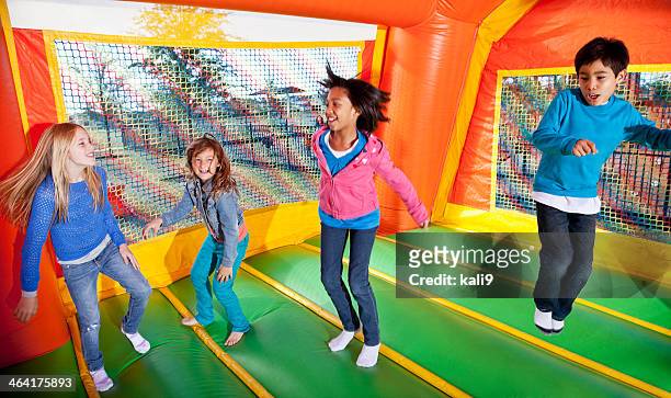 kinder in bounce house - bouncy castle stock-fotos und bilder