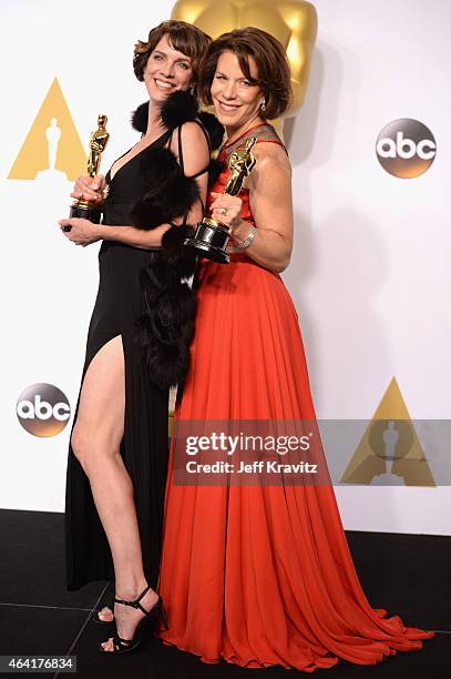 Filmmakers Dana Perry and Ellen Goosenberg Kent, with the award for Best Documentary  Short Subject for "Crisis Hotline: Veterans Press 1" pose in...