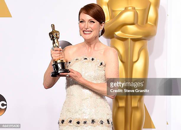 Actress Julianne Moore winner for the Best Actress in a Leading Role Award for 'Still Alice' poses in the press room during the 87th Annual Academy...