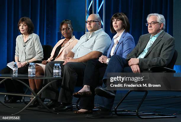 Series Executive Producer Marsha Bemko, guest Loretta, guest David, appraiser Laura Woolley and appraiser Wes Cowan speak onstage during the '...