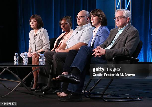Series Executive Producer Marsha Bemko, guest Loretta, guest David, appraiser Laura Woolley and appraiser Wes Cowan speak onstage during the '...