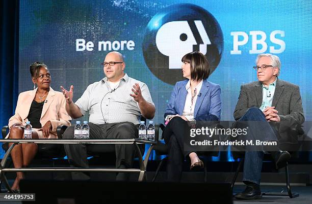 Guest Loretta, guest David, appraiser Laura Woolley and appraiser Wes Cowan speak onstage during the ' Antiques Roadshow/"Treasures from History and...