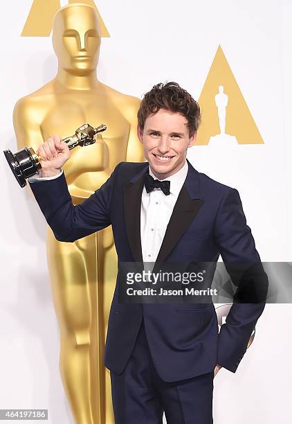 Actor Eddie Redmayne winner of the Best Actor in a Leading Role Award for 'The Theory of Everything' poses in the press room during the 87th Annual...