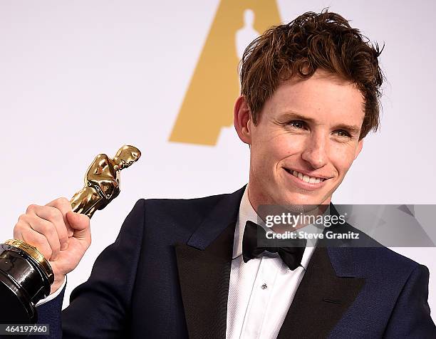 Actor Eddie Redmayne winner of the Best Actor in a Leading Role Award for 'The Theory of Everything' poses in the press room during the 87th Annual...