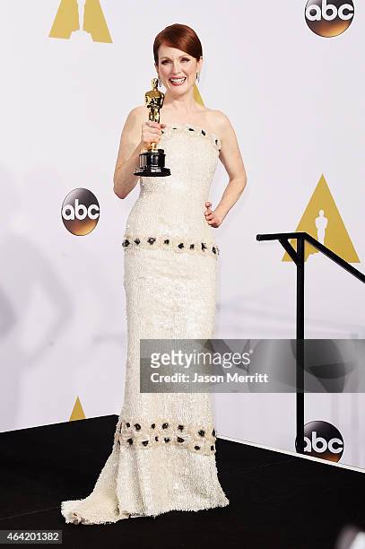 Actress Julianne Moore winner of the Best Actress in a Leading Role Award for 'Still Alice' poses in the press room during the 87th Annual Academy...