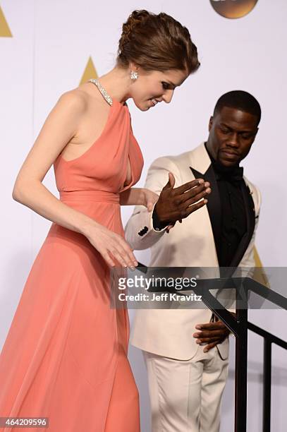 Actress Anna Kendrick and actor Kevin Hart pose in the press room during the 87th Annual Academy Awards at Loews Hollywood Hotel on February 22, 2015...