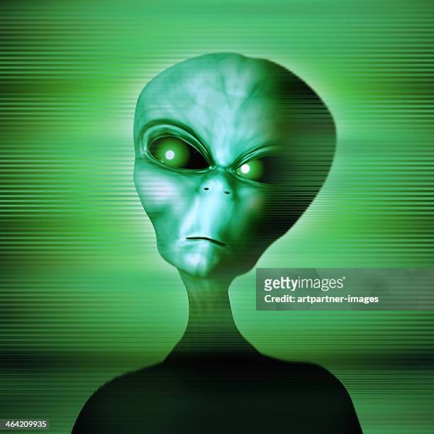green alien looking angry or dangerous - alien photos et images de collection
