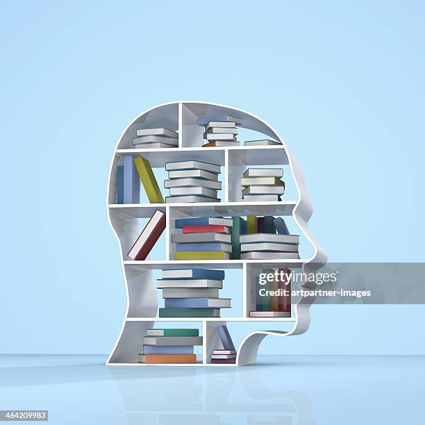 head with a bookshelf and stacked books - weisheit stock-fotos und bilder