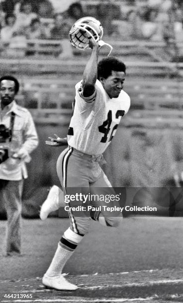 Wide receiver Paul Warfield of the Cleveland Browns runs onto the field after being introduce prior to a game against the New York Jets on September...