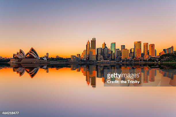 sydney opera house and skyline - sydney australia photos et images de collection