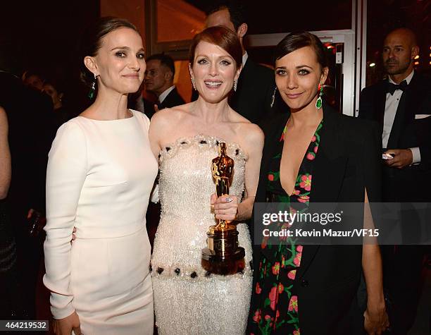Natalie Portman, Julianne Moore and Rashida Jones attend the 2015 Vanity Fair Oscar Party hosted by Graydon Carter at the Wallis Annenberg Center for...