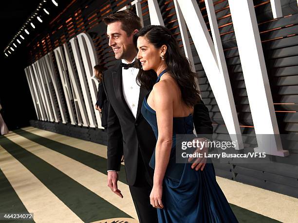 Player Aaron Rodgers and actress Olivia Munn attend the 2015 Vanity Fair Oscar Party hosted by Graydon Carter at the Wallis Annenberg Center for the...