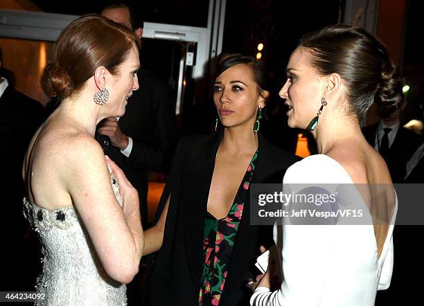 Actresses Julianne Moore, Rashida Jones, and Natalie Portman attend the 2015 Vanity Fair Oscar Party hosted by Graydon Carter at the Wallis Annenberg...