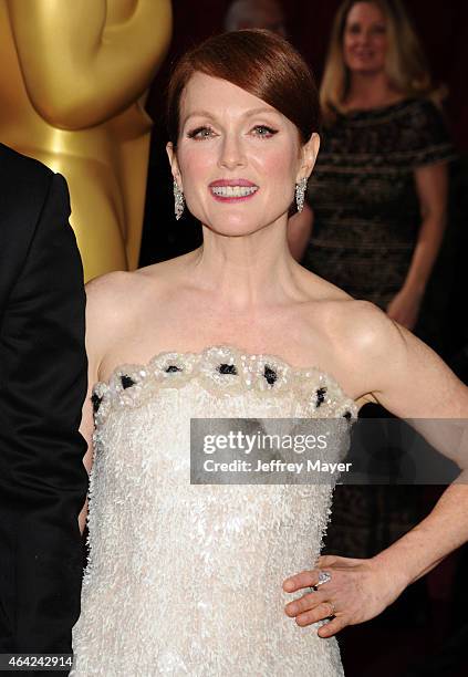 Actress Julianne Moore arrives at the 87th Annual Academy Awards at Hollywood & Highland Center on February 22, 2015 in Hollywood, California.