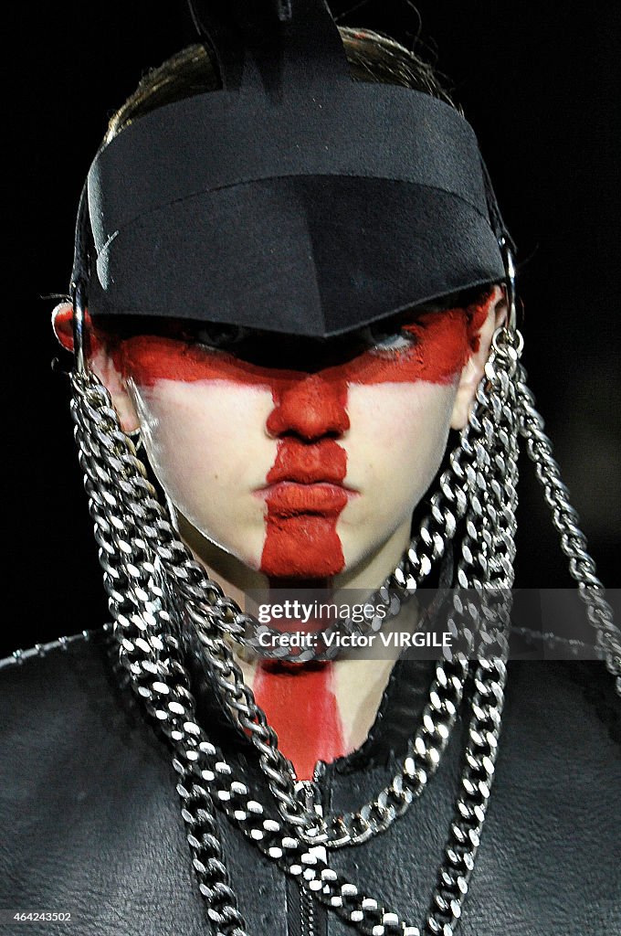 Gareth Pugh - Runway - LFW FW15