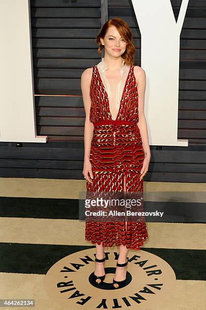 Actress Emma Stone attends the 2015 Vanity Fair Oscar Party hosted by Graydon Carter at Wallis Annenberg Center for the Performing Arts on February...