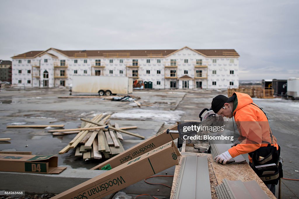 No Bust Seen As Dakota Oil Firms Keep Staff Amid Price Drop